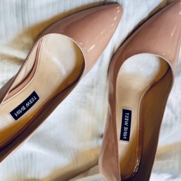 Nine West pink beige 3.5" heel patent leather pumps - Picture 6 of 6